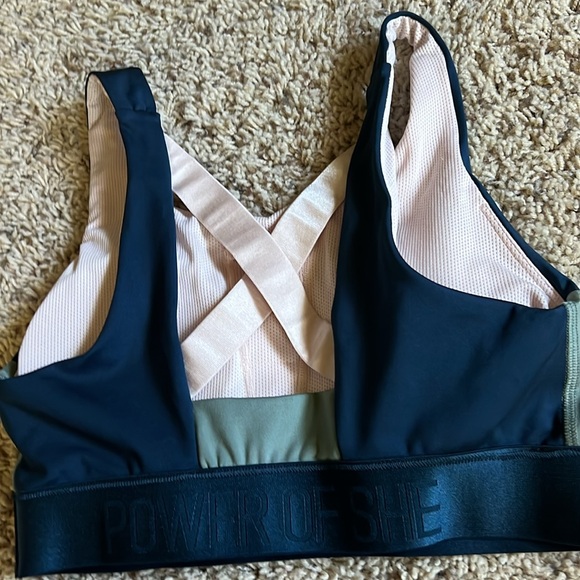 NEW condition Athleta Power of the She supportive sports bra in women’s size S! - Picture 4 of 6